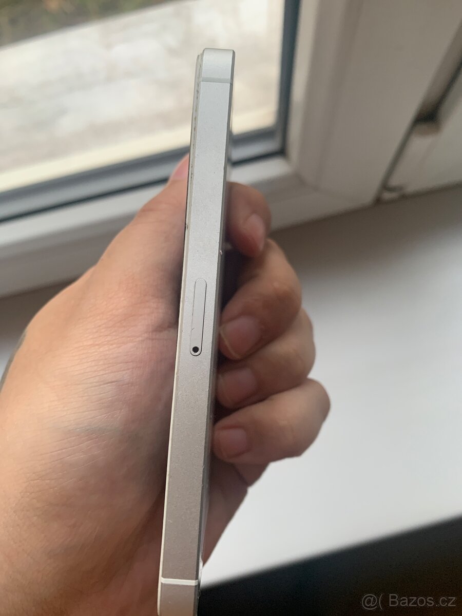 iPhone SE 2016(jen dnes ) - 3