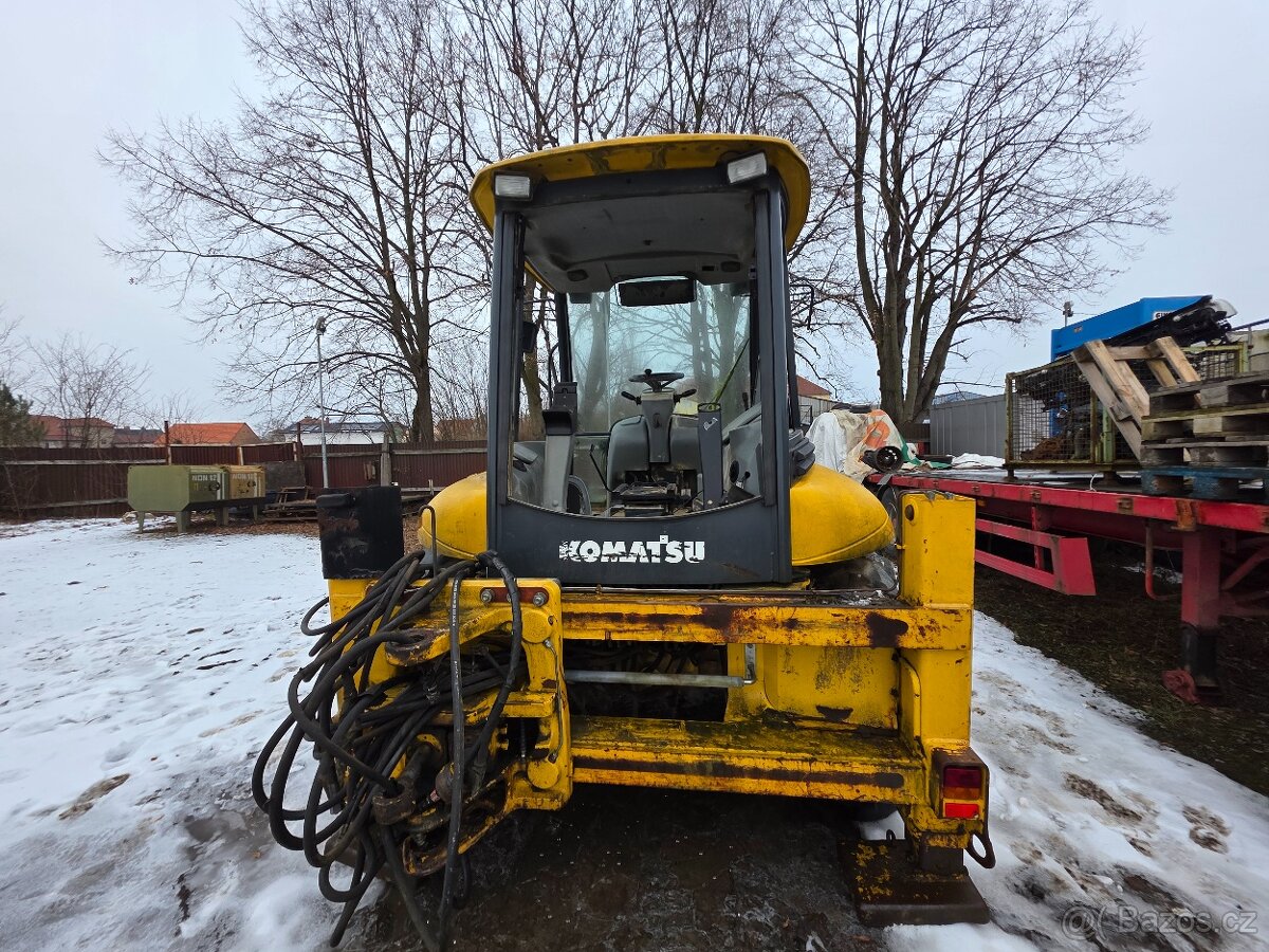 Dily z traktorbagru Komatsu wb 97 - 3