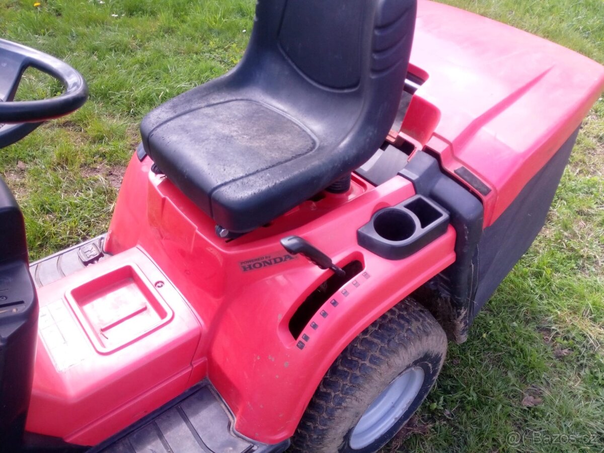 Zahradni trakturek HONDA - 3