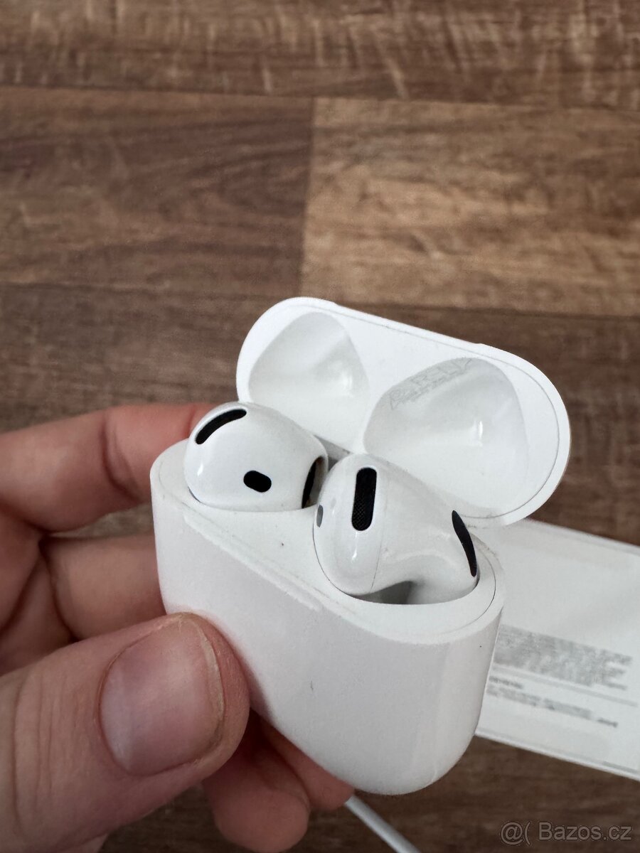 AirPods 4 - 3