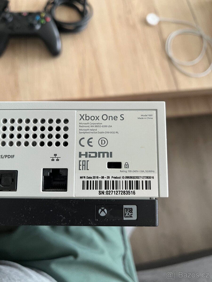 Xbox One S - 3