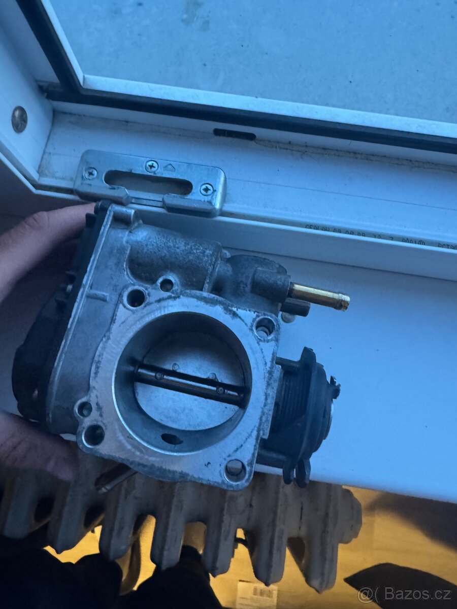 Škrtící klapka na Octavii 1 - 3