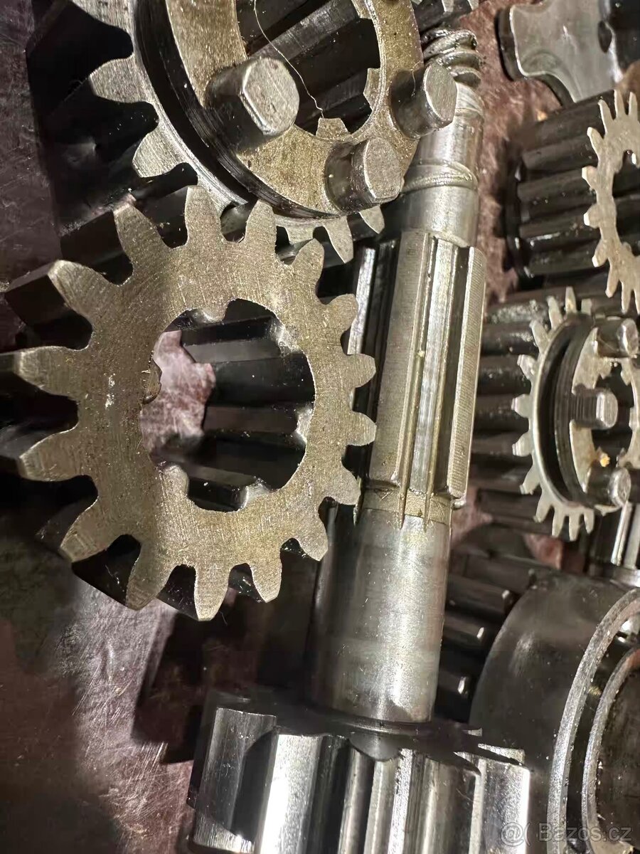 Predám komplet prevodovka JAWA 250 350 v dobrom stave - 3