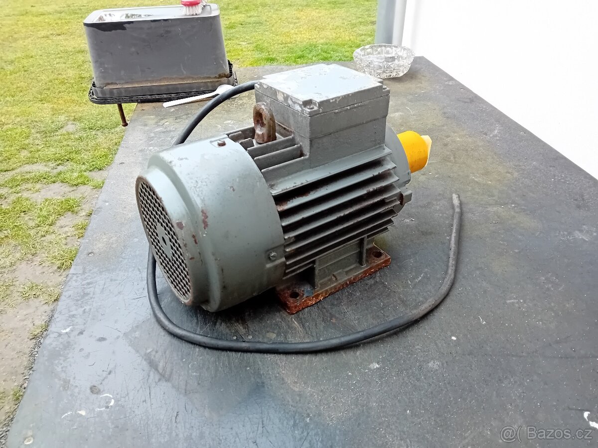 Elektromotor 2,2 kW 380V MEZ Mohelnice - 3