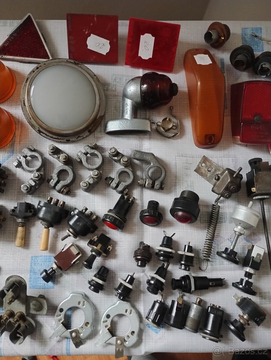 Směs náhradní přepínačů, světel a dílů na veterány ŠKODA - 3