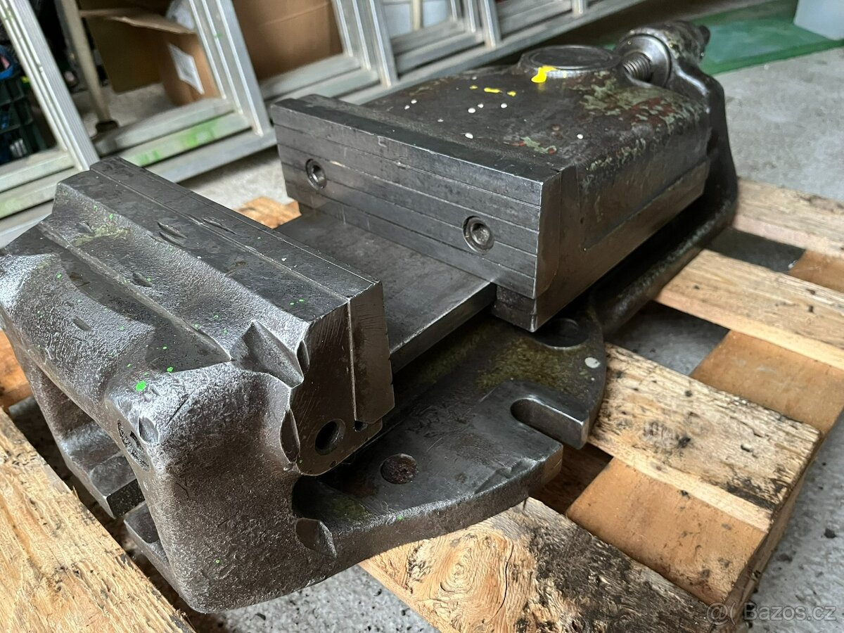 Strojní svěrák 250 - 3