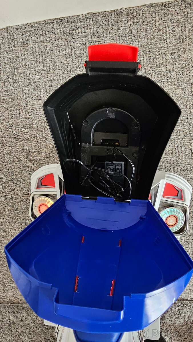 prodám dětskou elektrickou motorku RACER - 3