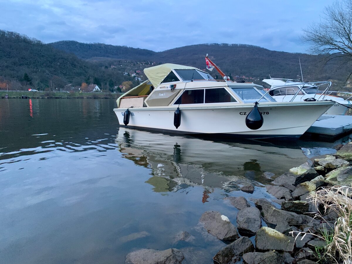 Motorova kajutova lod Windy24 - pěkný stav - 3