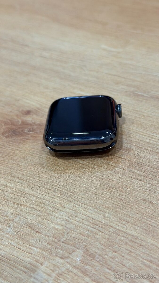 Apple Watch 8 45mm ocelové - 3