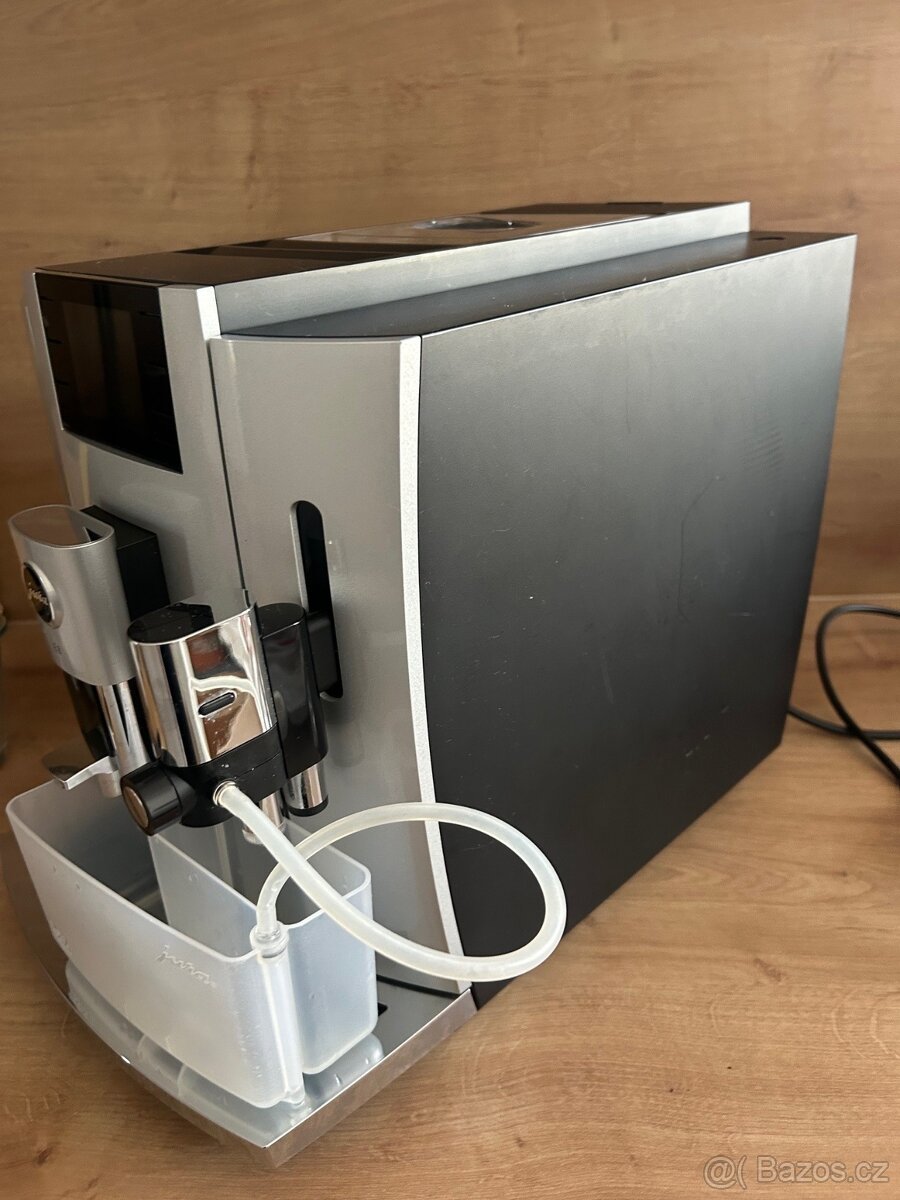 Kávovar Jura E8 - 3