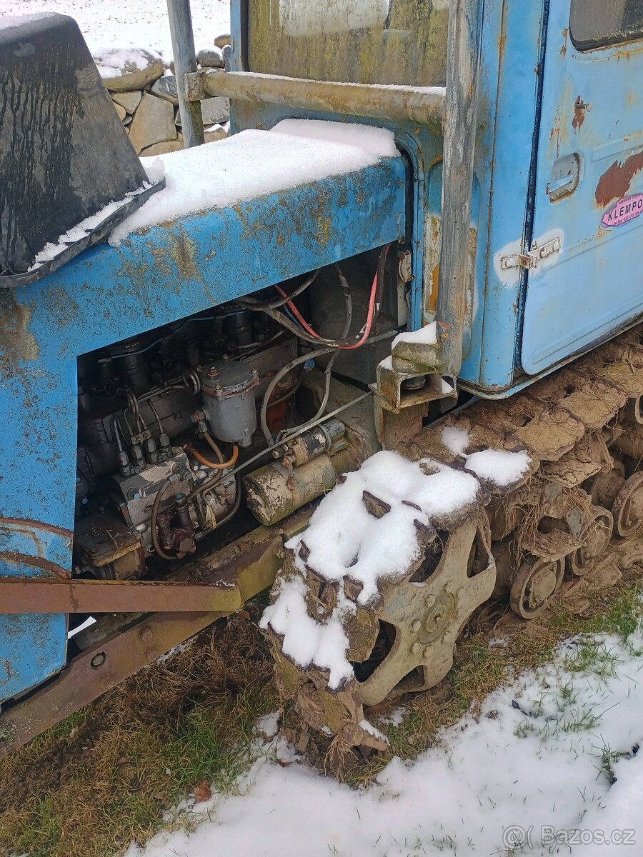 Pásový traktor Bolgar T 54 - 3