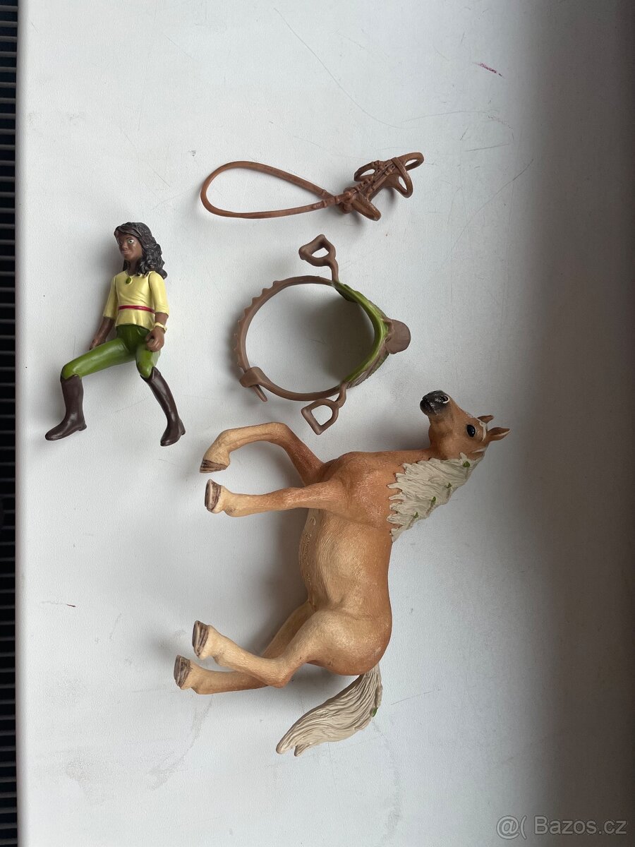 Schleich postavička, kůň a příslušenství 2 - 3