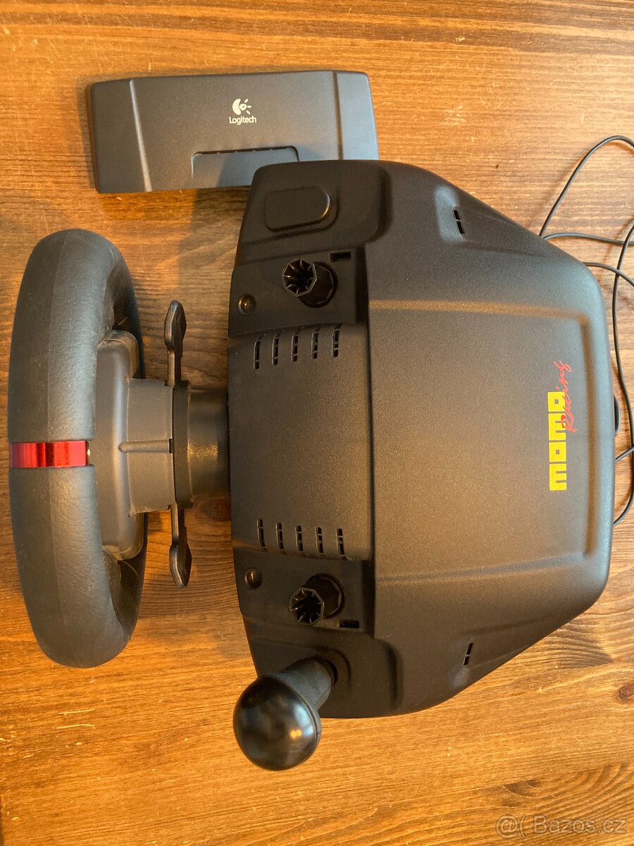 Herní volant Logitech MOMO - 3