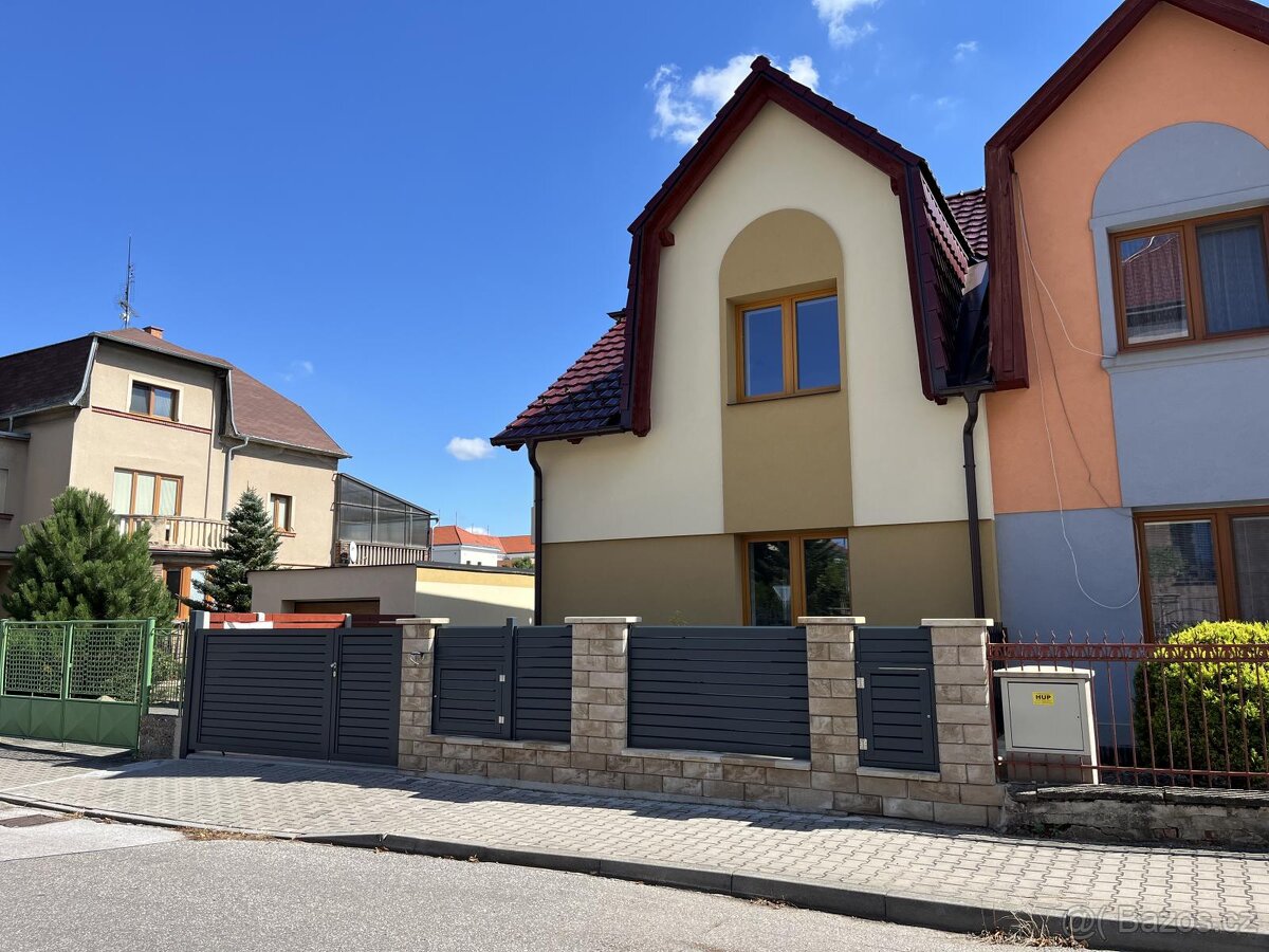 Prodej RD po kompletní reko. dvě bytové jednotky zahrada 710 - 3