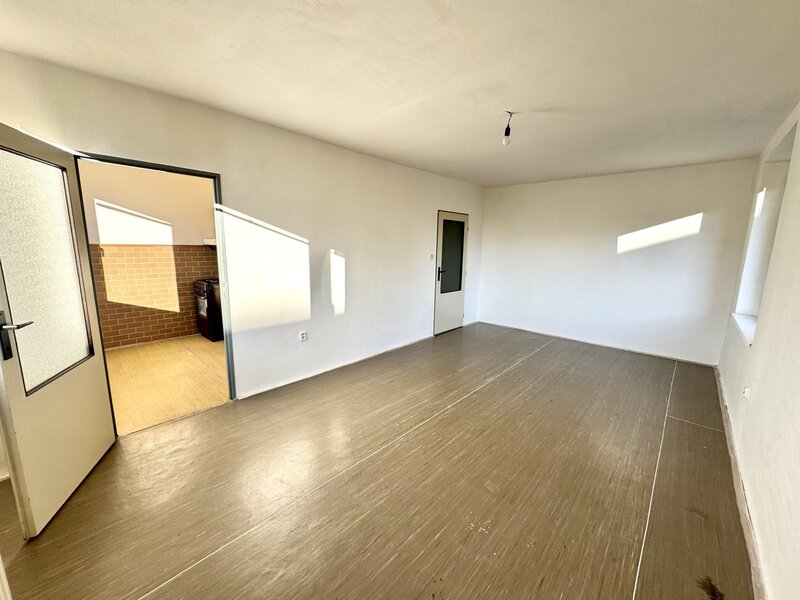 Slunný byt 2+1 s lodžií, klidné bydlení v centru města Pardu - 3