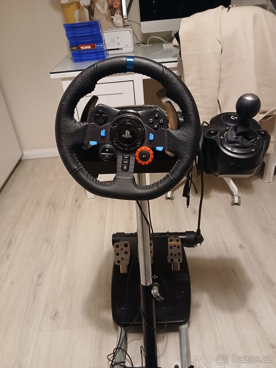 PS4 Pro 1 TB - limitovaná edice Spiderman - 3