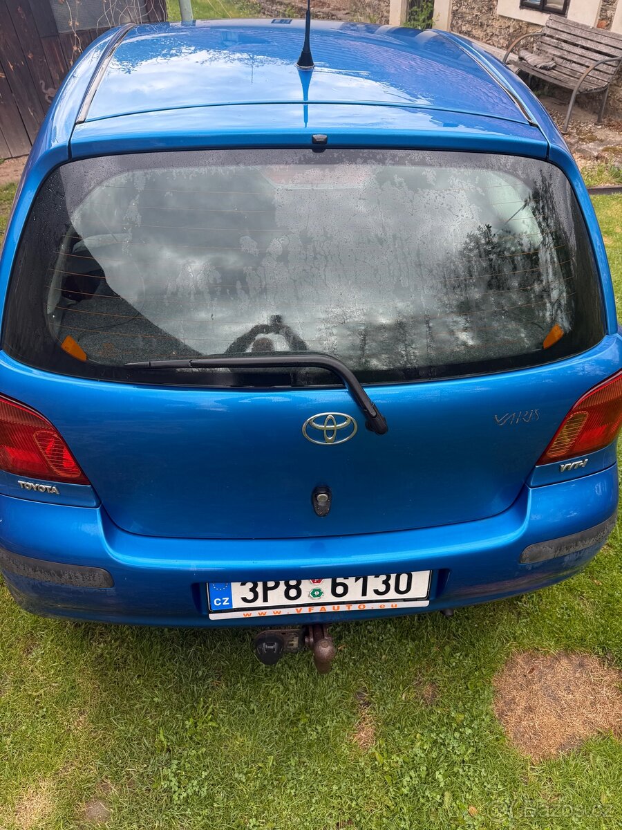 Toyota Yaris 1.0 rok 2003 - 3