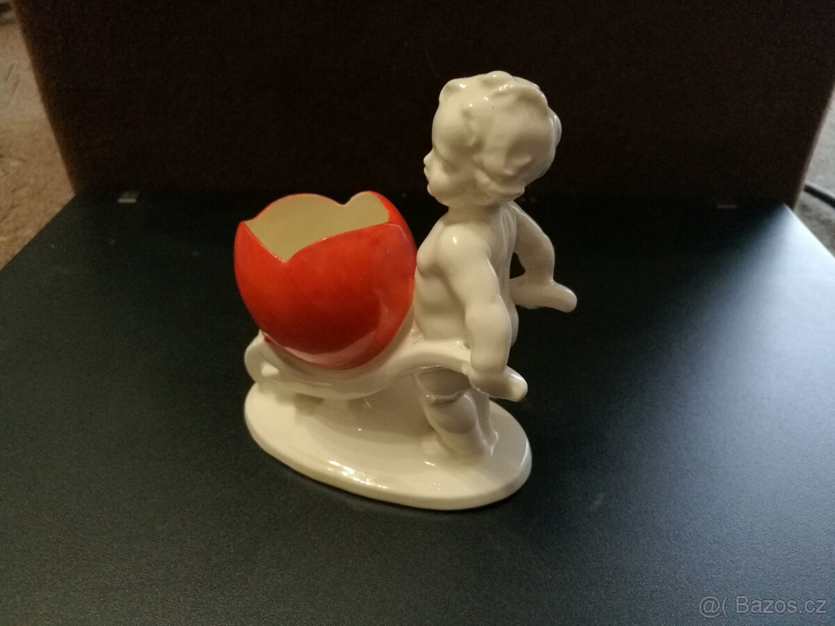 prodam dve porcelanove figurky putto se srdickem - 3