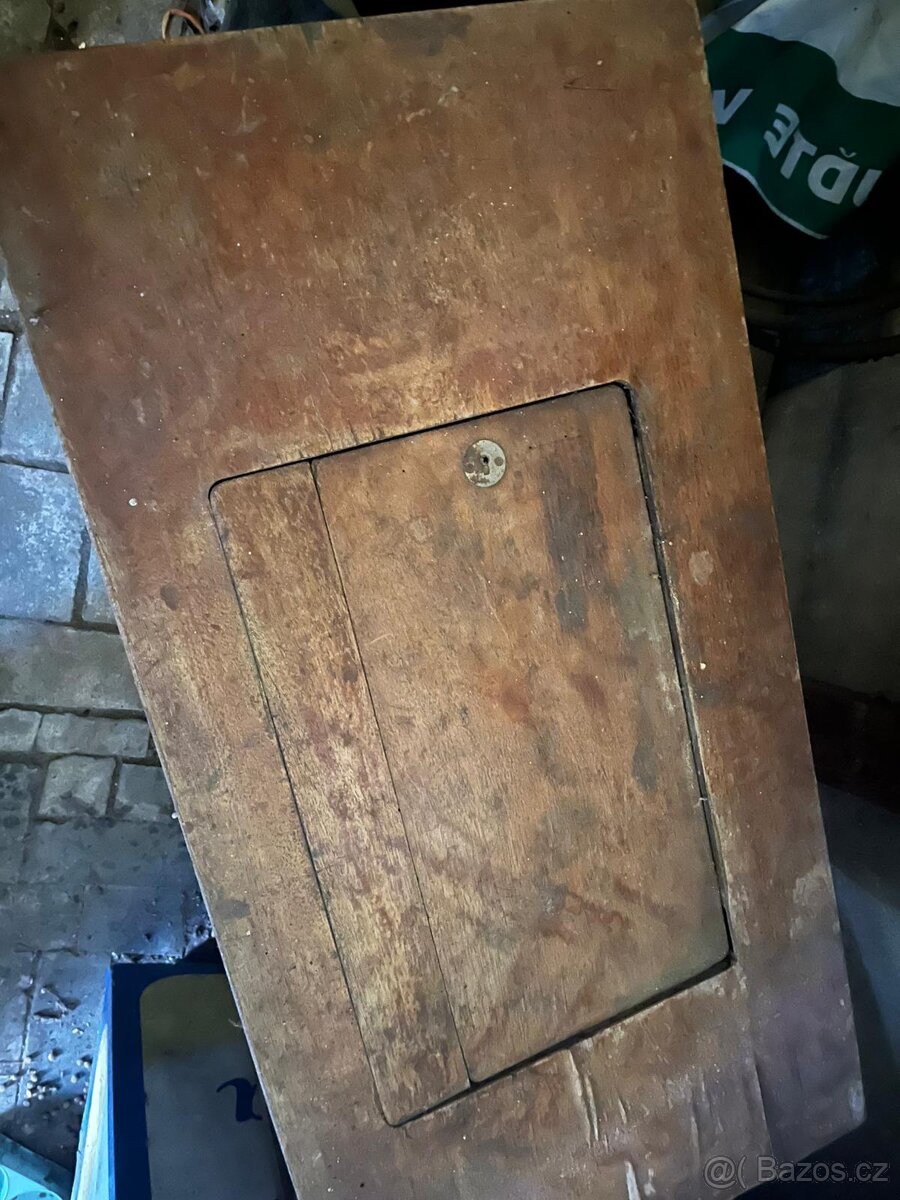 Lada, šicí stroj - 3