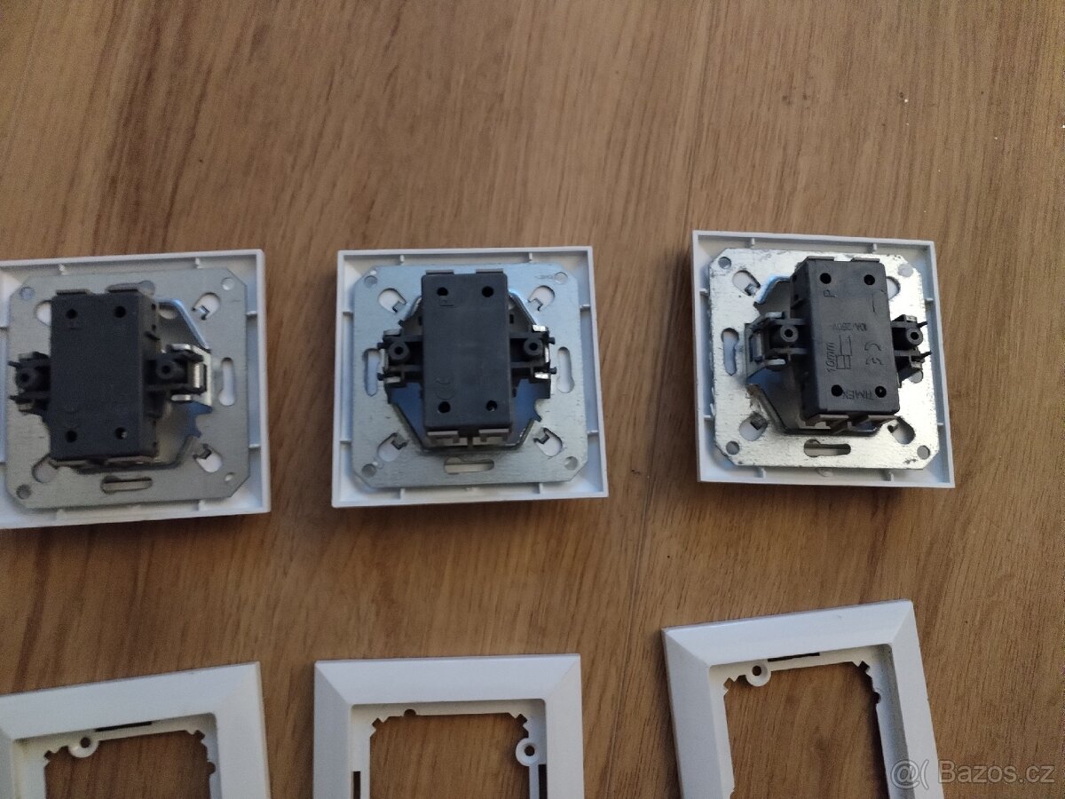 Vypínače, zásuvky, kryty vypinace - 3
