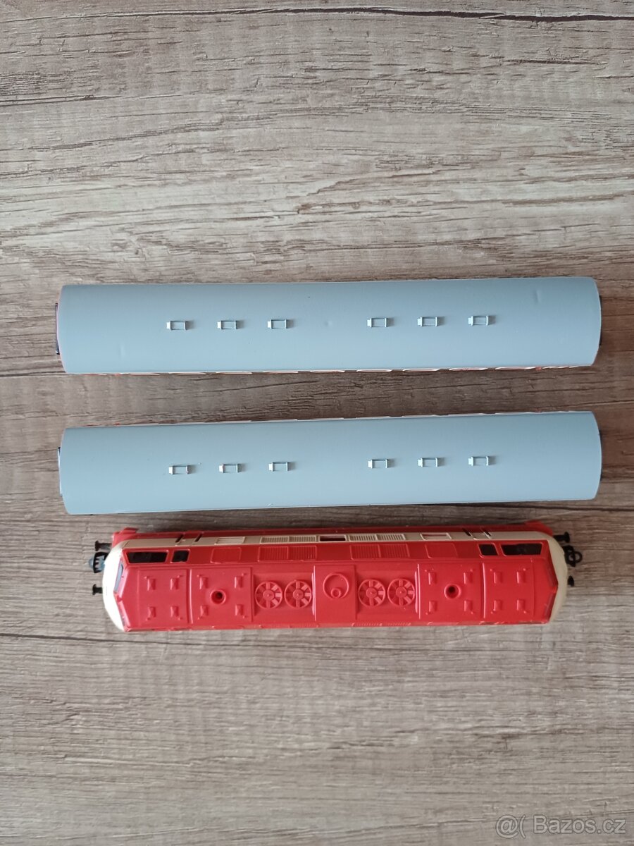 Set s mašinkou V221 139. TT - 3