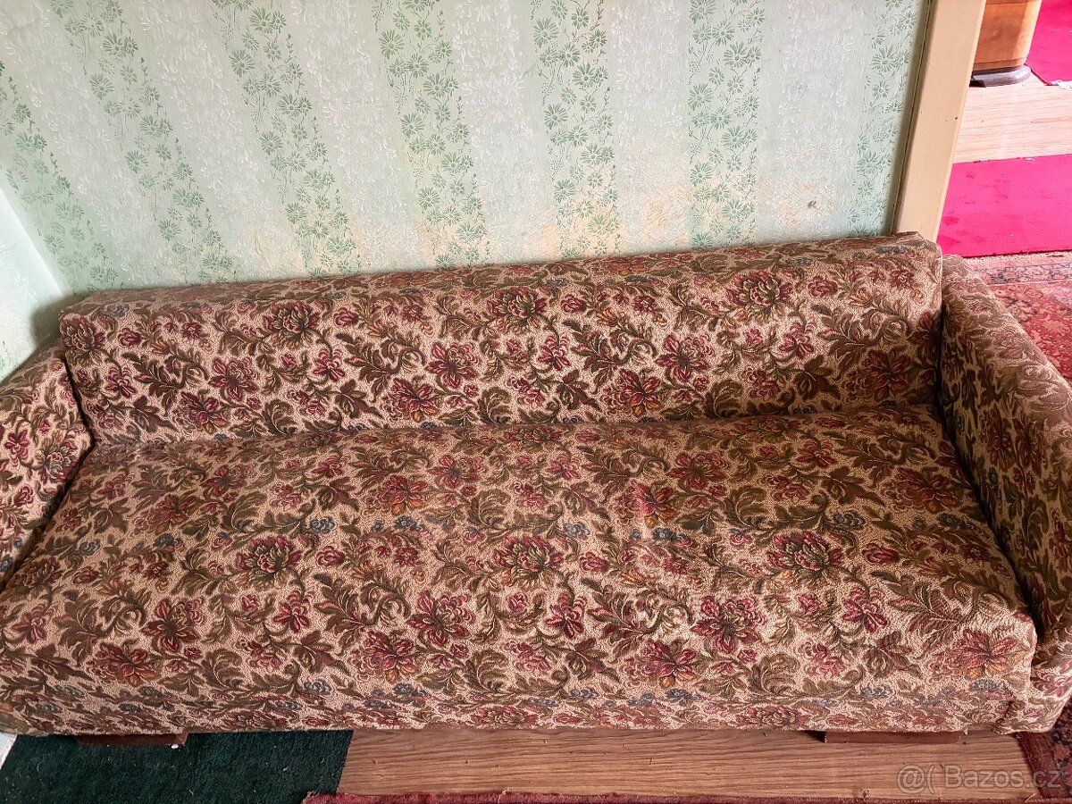 Stará křesla a nábytek - 3