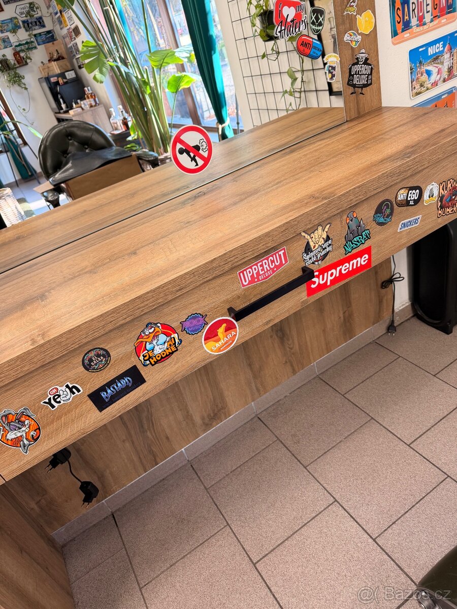 Kadeřnická stena (2x) + recepce - 3