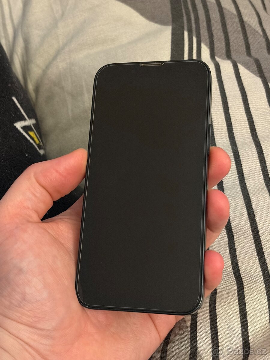 černý iPhone 13 mini 256 GB - 3