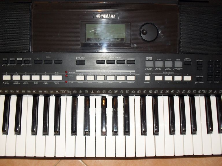 Yamaha PSR E433 - 3