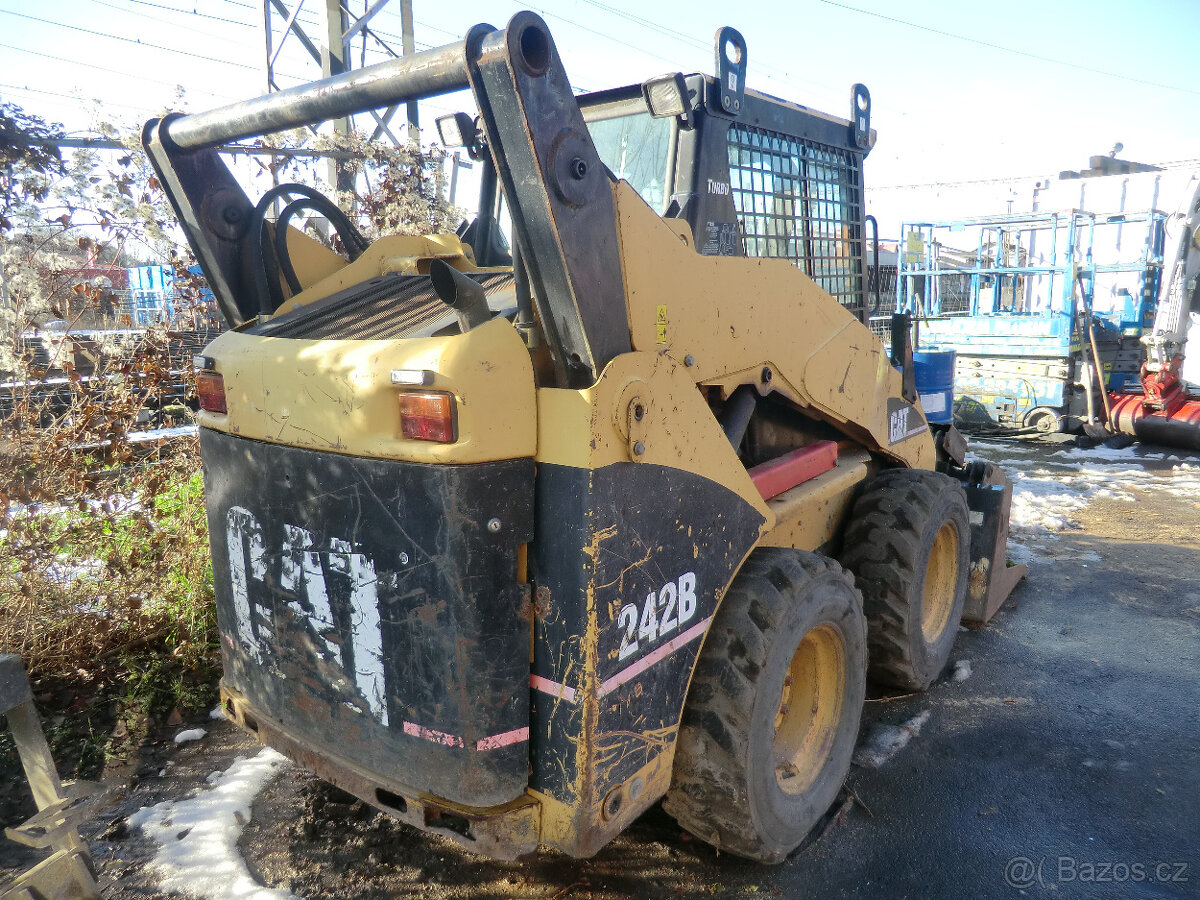 Caterpillar, 242B VČETNĚ PŘÍSLUŠENSTVÍ - 3