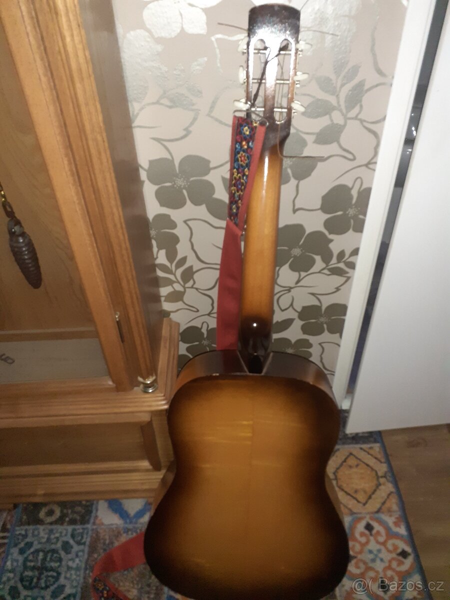 Kytara Bottcher se snímačem - 3