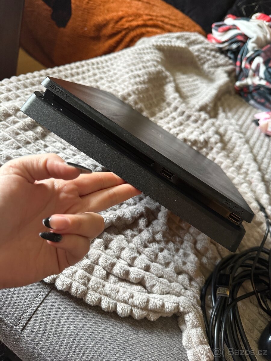 PlayStation 4 - 3