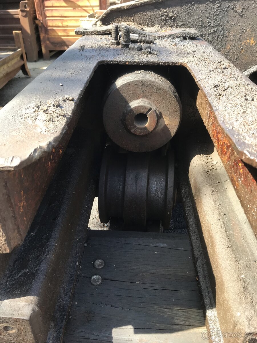 Pásový podvozek UDS 110 - 3