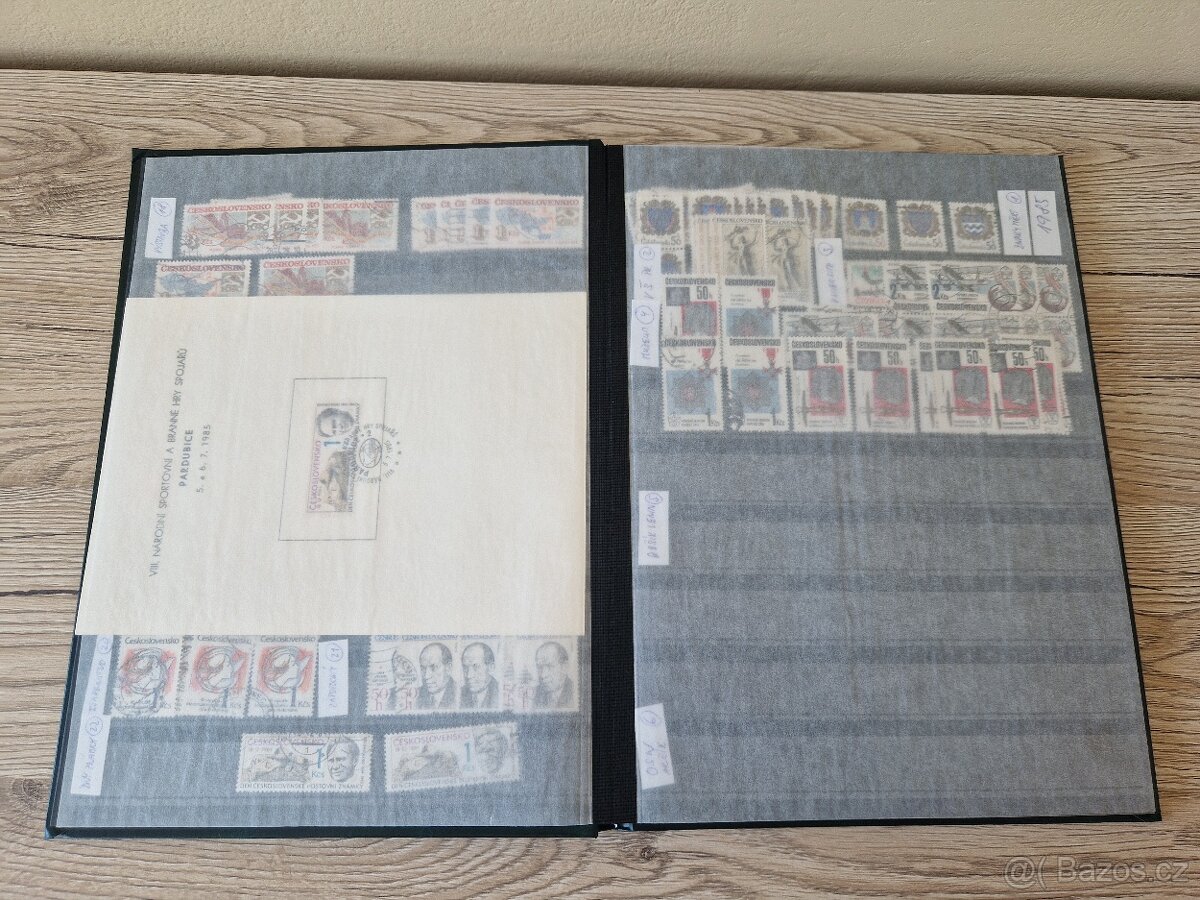 Poštovní známky ČSR v albu. - 3