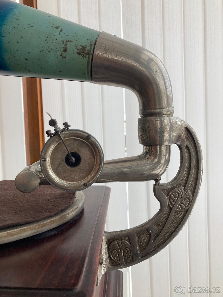 Starožitný gramofon na kliku s troubou - 3