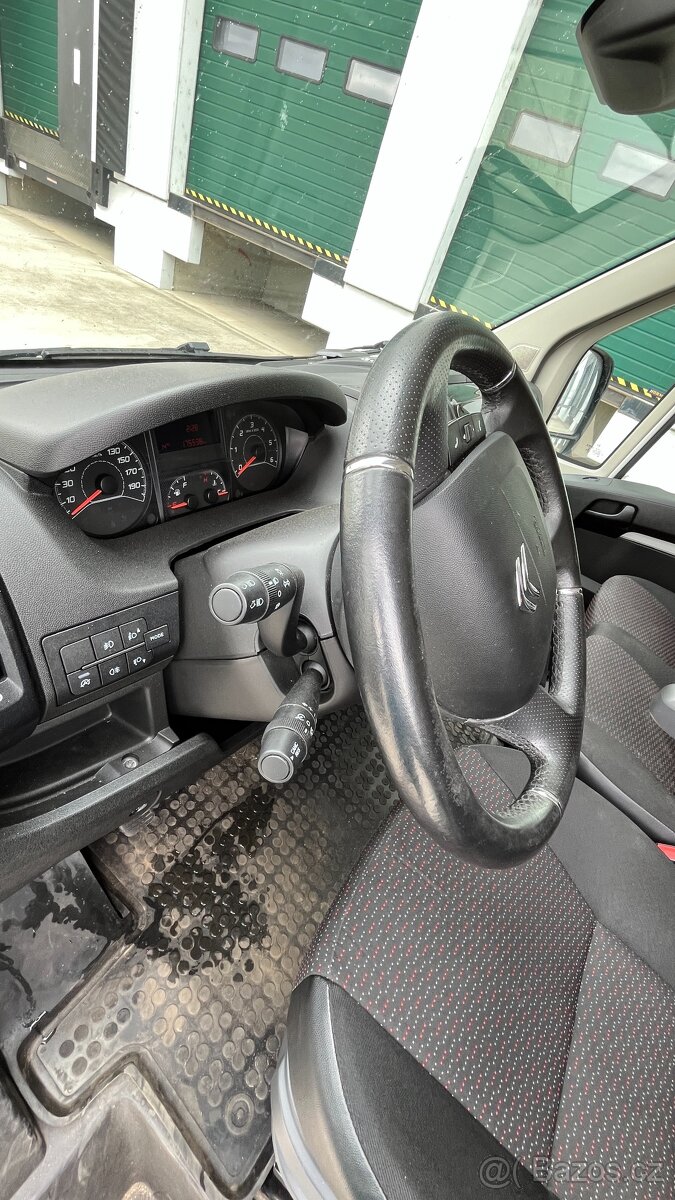 Půjčte si prostornou dodávku Citroen Jumper L4H2 - 3