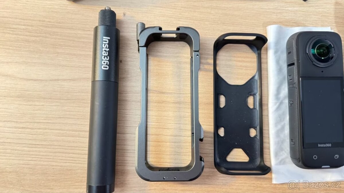 INSTA 360 X4 potápěčský balíček s 2. baterií + nabíjecí krab - 3