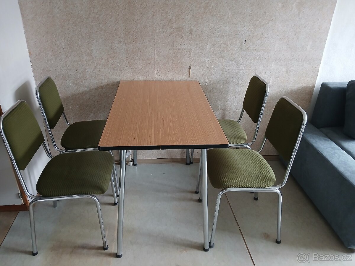 Jídelní stůl + 4 čalouněné židle - 3