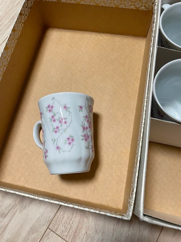 Sada sběratelských hrnečků, Royal Dux, čajový set - 3