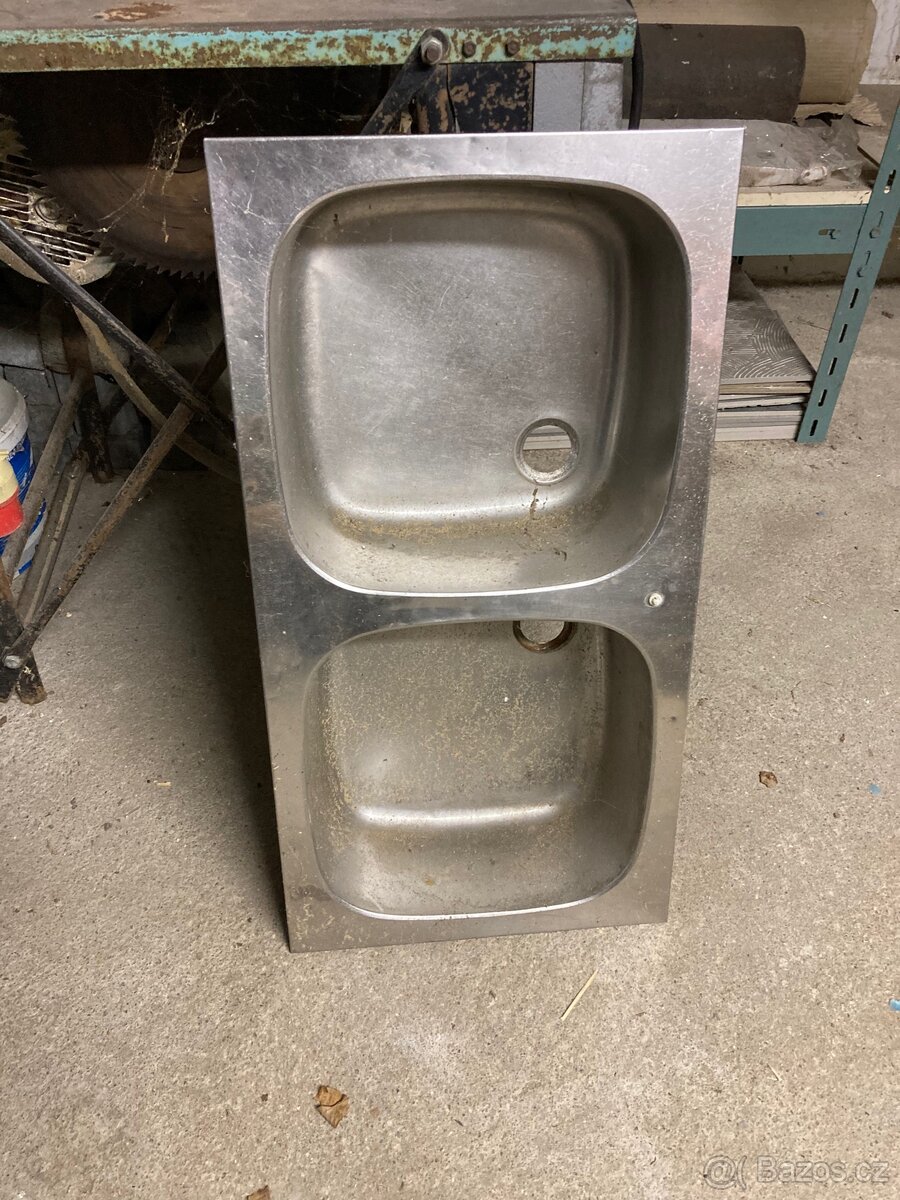 Psací stůl, kontejnery a dřez - 3