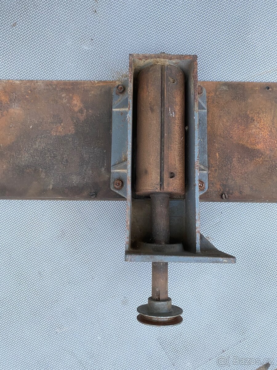 Hoblovací válec s kovovými deskami - 3