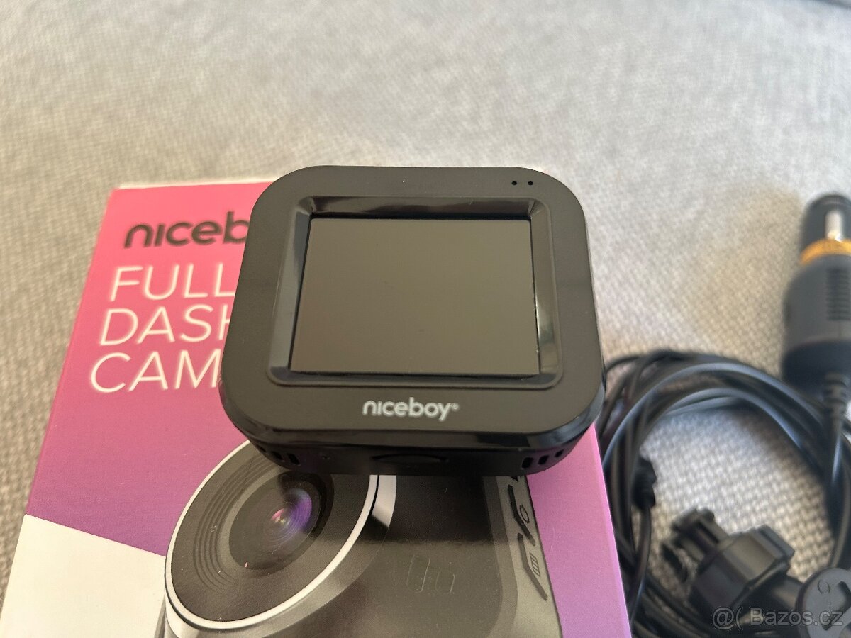 Kamera do auta NICEBOY PILOT Q2 Wifi 32GB karta - 3