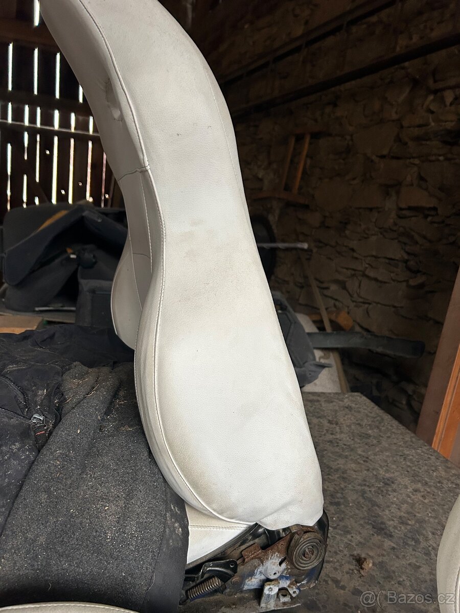 sedačky Suzuki swift gti - 3