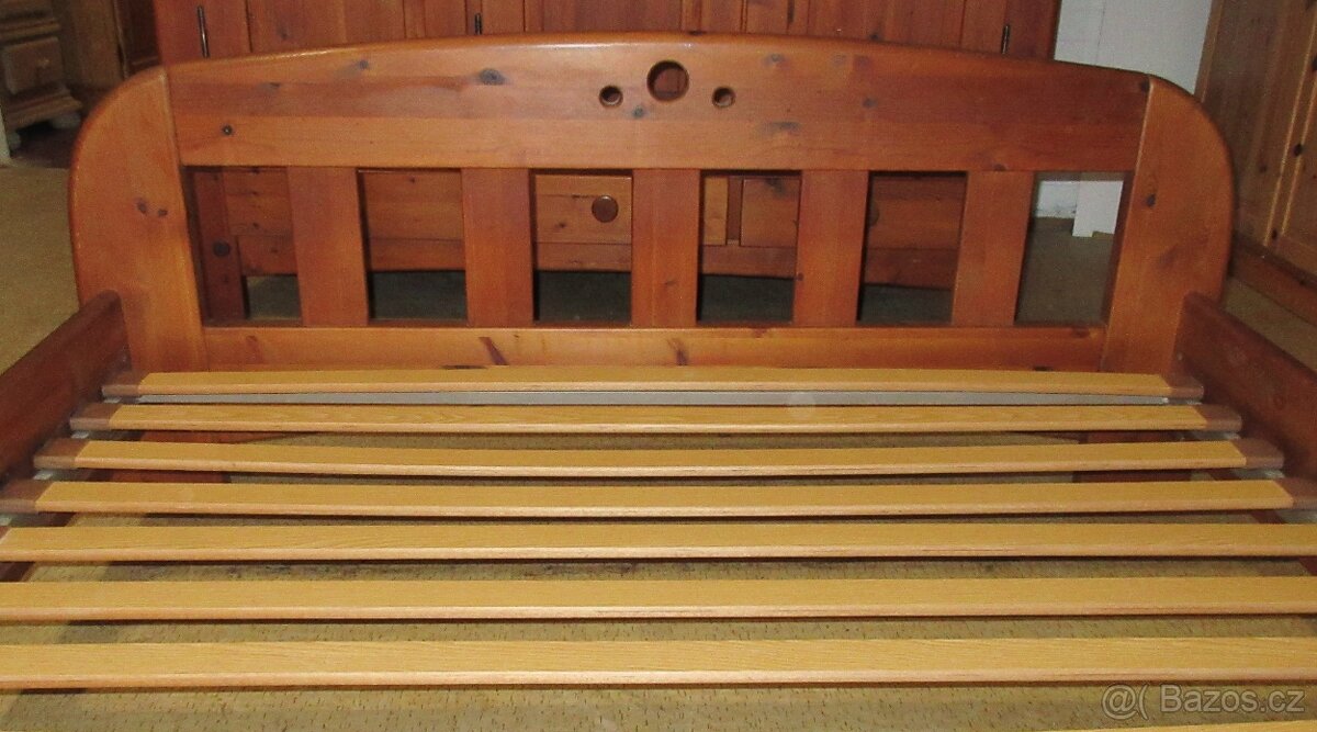 borovicová postel s roštem - celomasiv - Výborný stav - 3