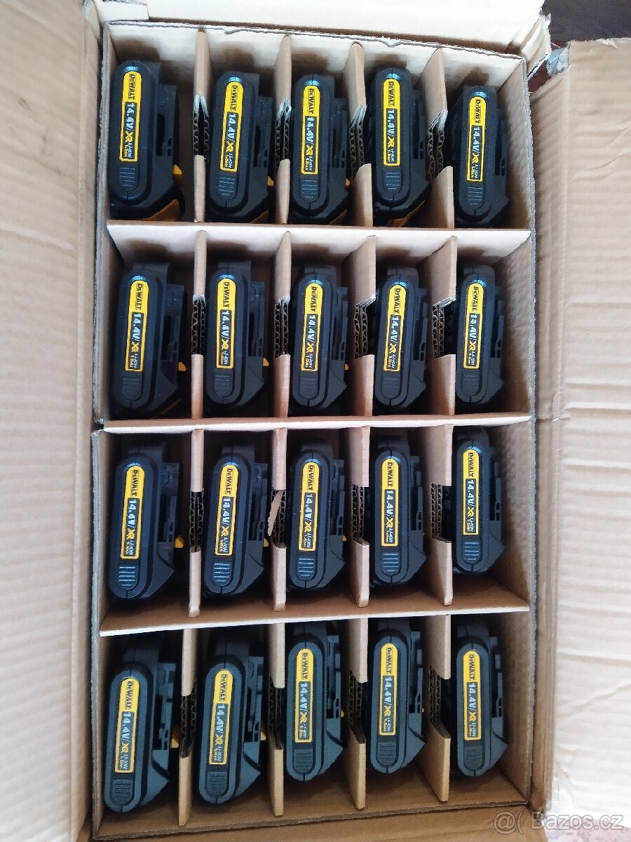 DeWALT DCB141 - 3