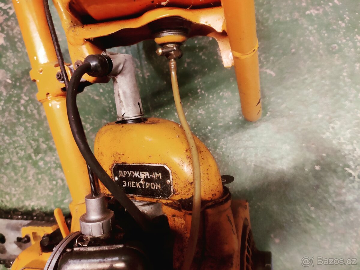 Stará motorová pila - 3