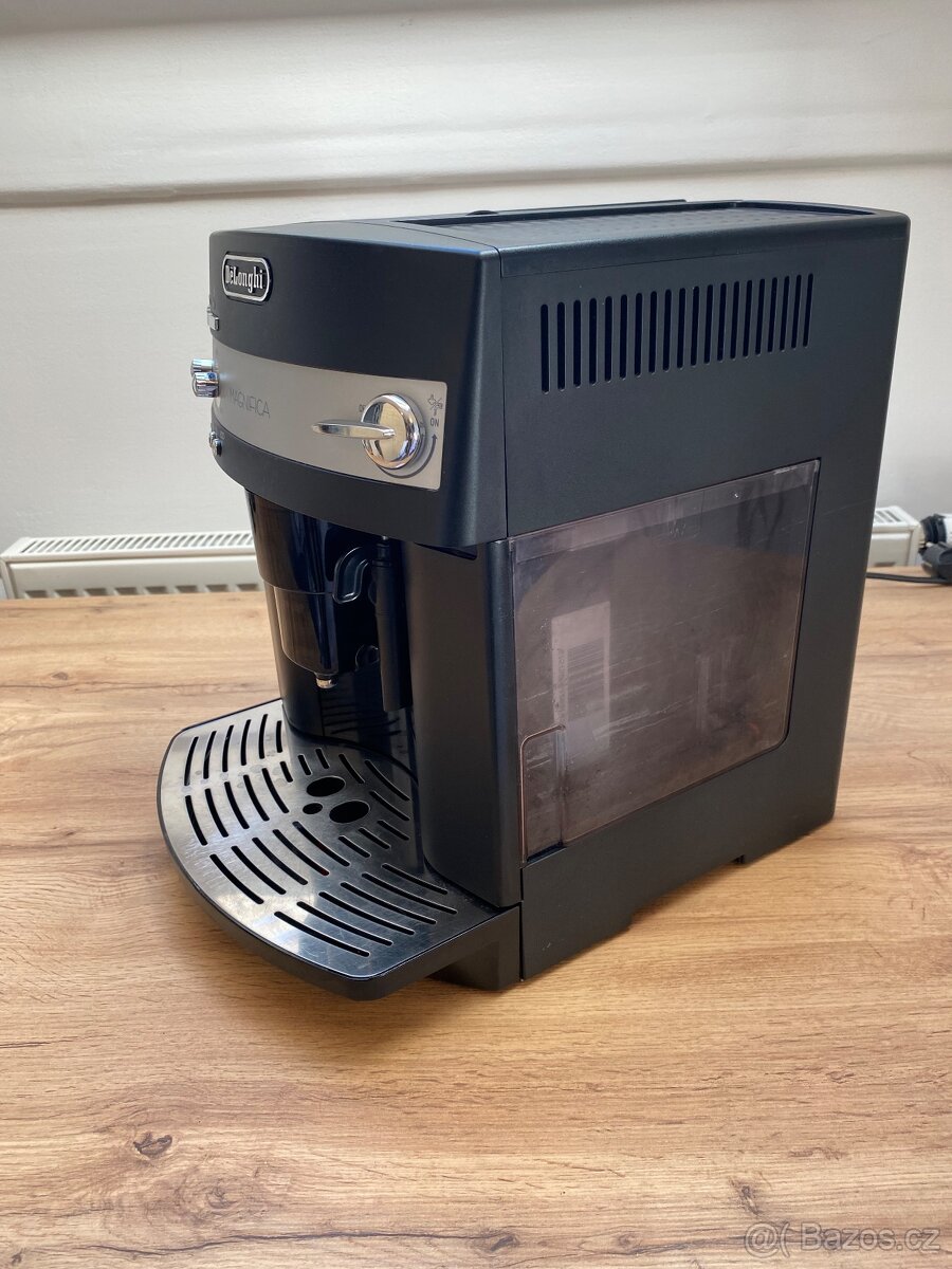 Kávovar Delonghi Magnifica - 3