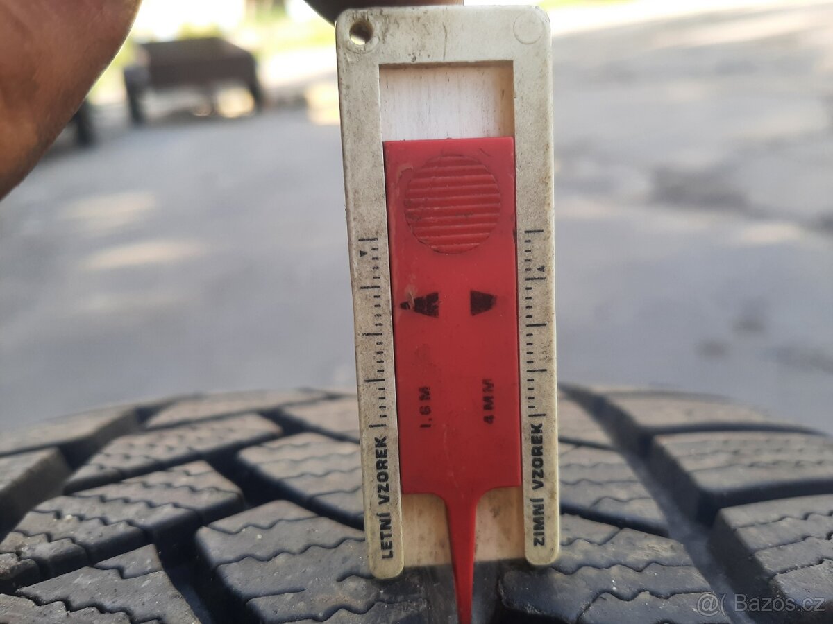 225/45R17 - 3