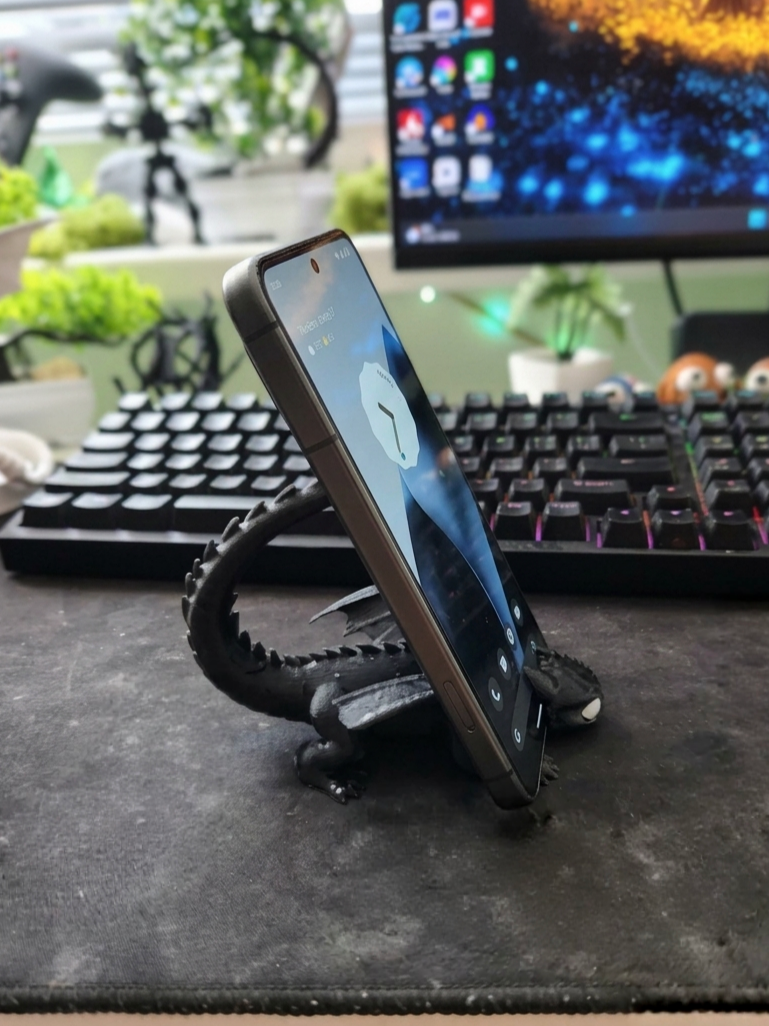 Stojánek na telefon – Bezzubka / Toothless - 3