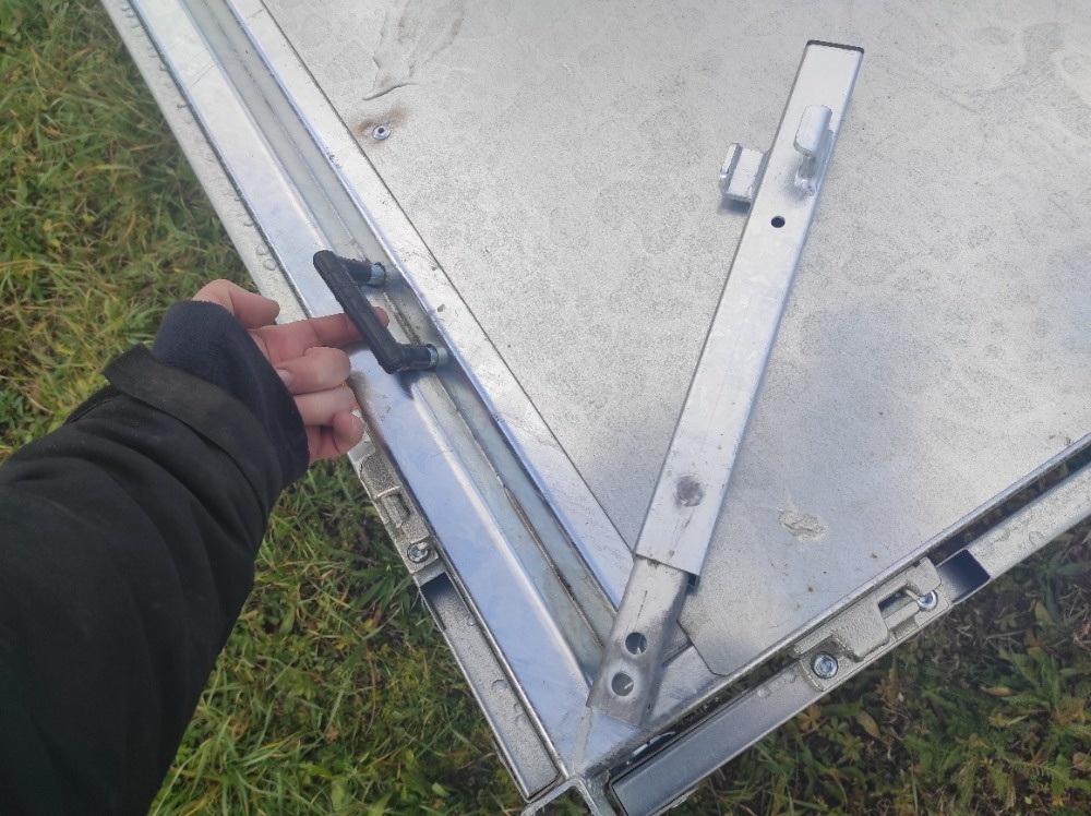 SLEVA elektrohydraulický sklápěč přívěsný vozík Brenderup - 3